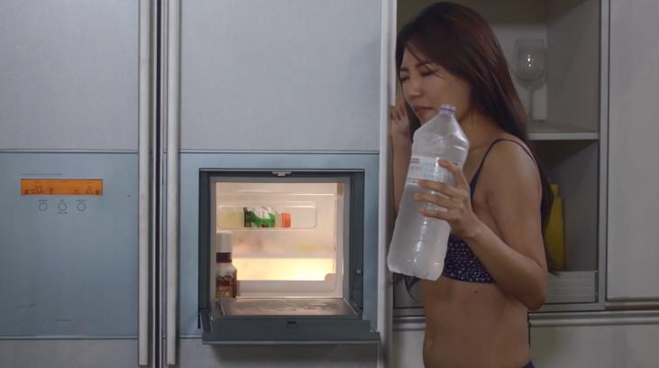 sex zombie Cuộc sống riêng tư của em gái quyến rũ